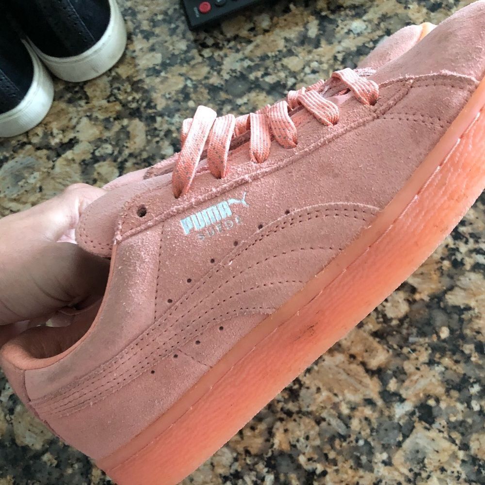 Women Pink Suede Puma - Excellent Condition 7.5